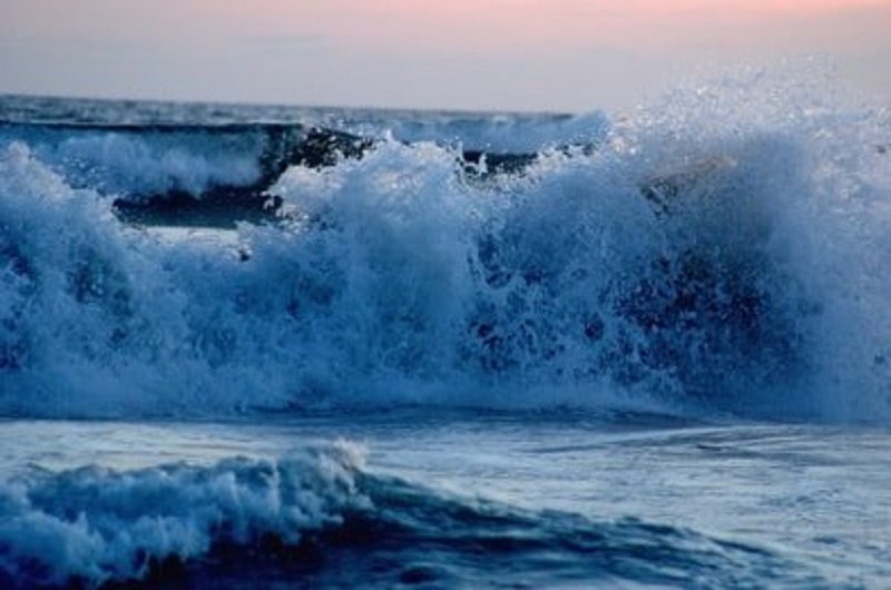 Habibi World Travel - Surfing Mexican pipeline